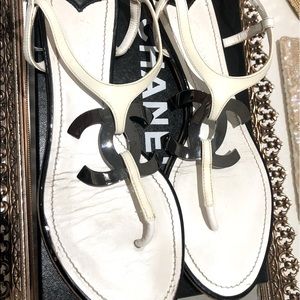 Chanel White Leather Thong Sandals  size 8.5